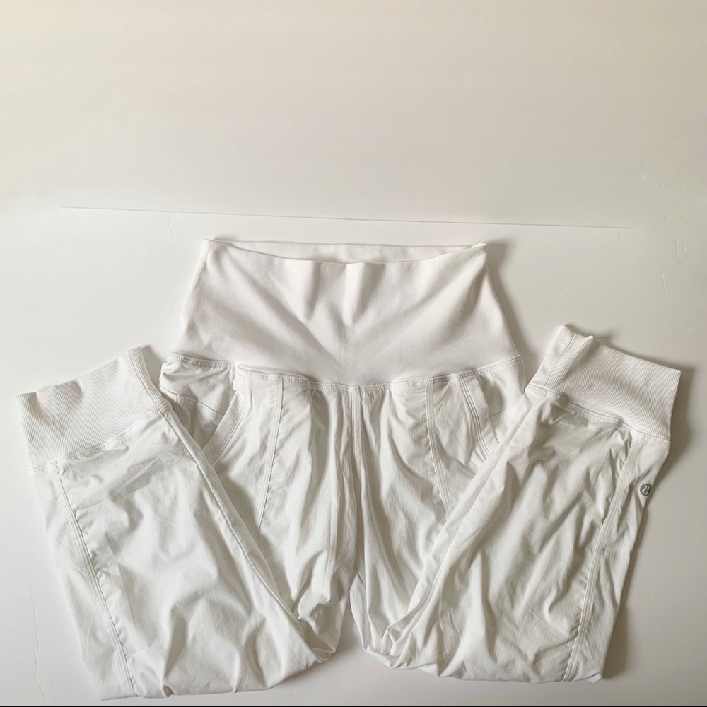 LULULEMON DANCE STUDIO CROPPED JOGGER